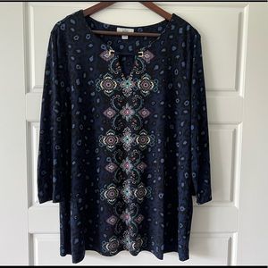 🌺🎉HOST PICK🎉🌺 Navy/black shirt with pretty design. 3/4 length sleeve.